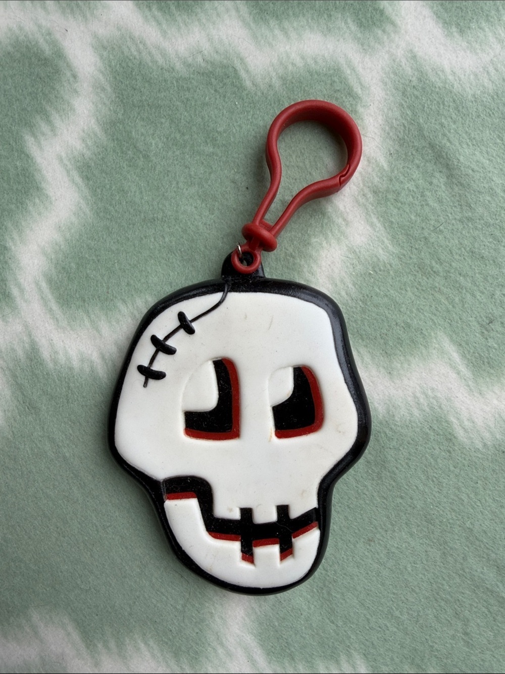 Cartoon Skull Design Backpack Charm Keychain Coin Holder - White and Red